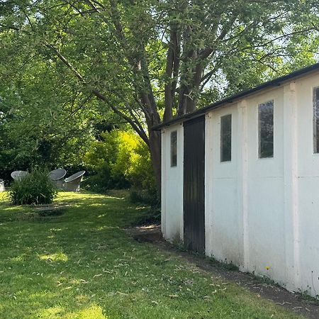 Surbiton Home With Free Parkings, Surbiton, Kingston Upon Thames, Surrey, Greater London Uk Exteriör bild