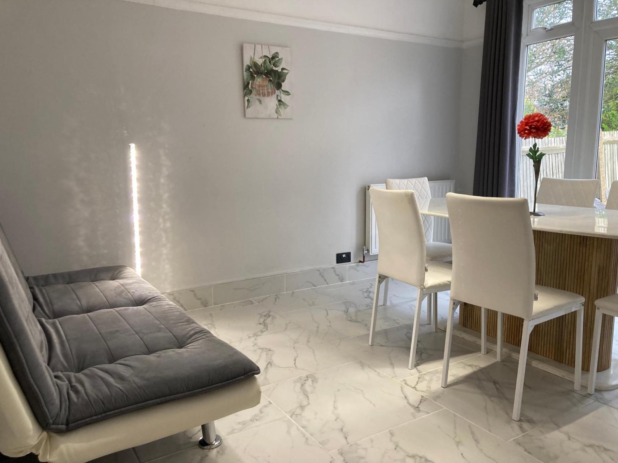 Surbiton Home With Free Parkings, Surbiton, Kingston Upon Thames, Surrey, Greater London Uk Exteriör bild