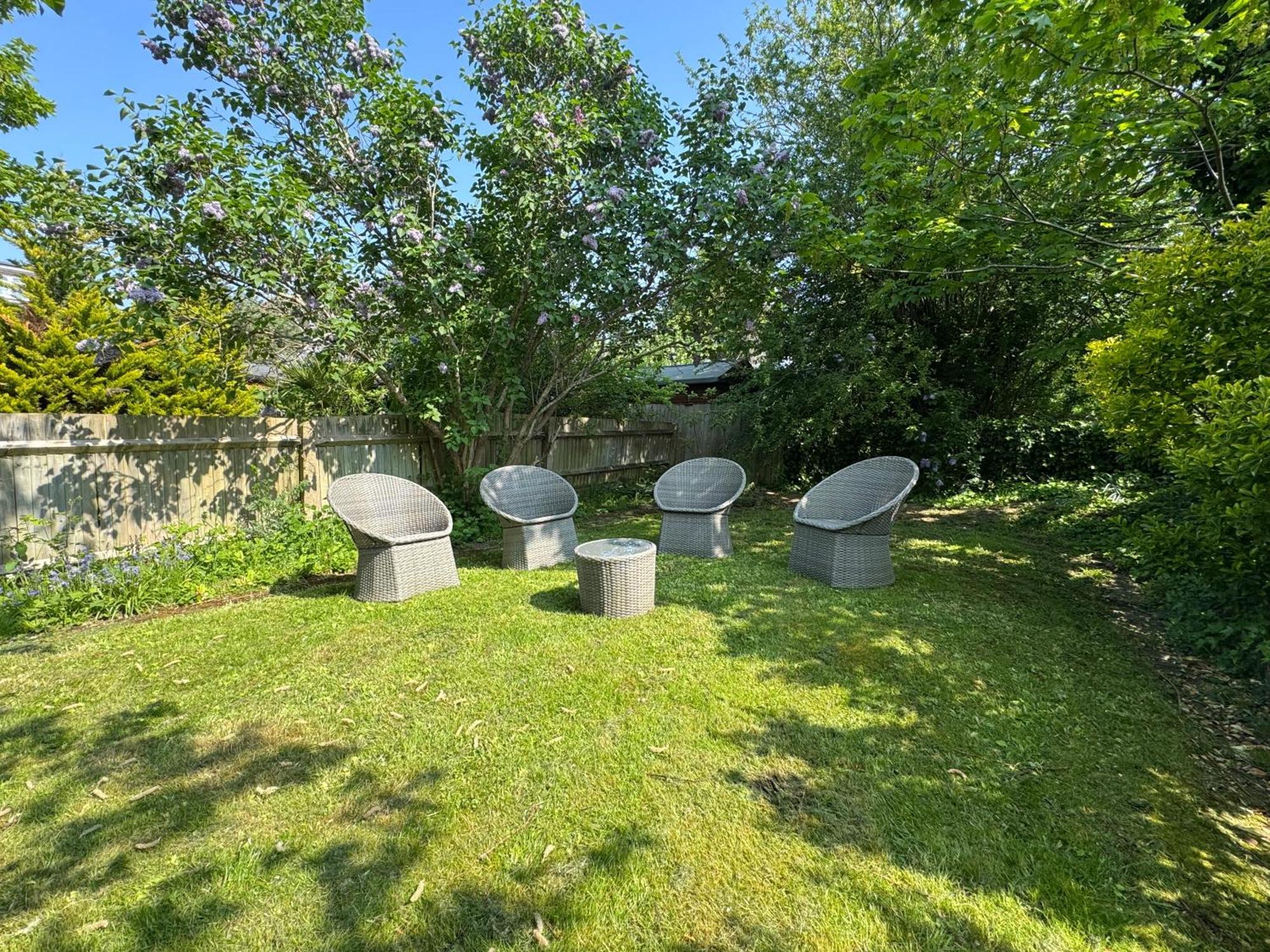 Surbiton Home With Free Parkings, Surbiton, Kingston Upon Thames, Surrey, Greater London Uk Exteriör bild